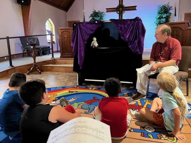 Amos and Friends puppet show with children